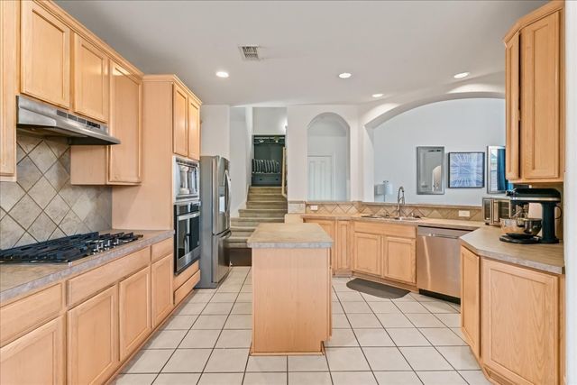 1137 Versailles Avenue, Desoto, TX 75115