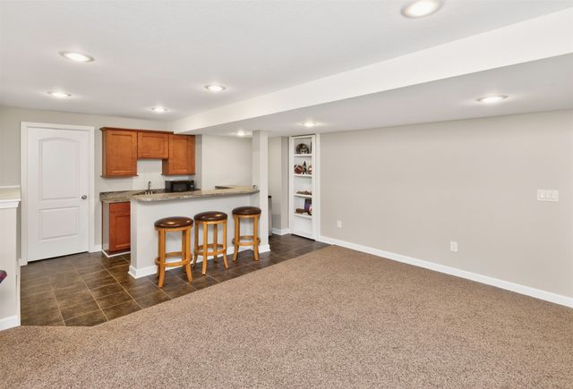 909 NE 16th Street, Ankeny, IA 50021
