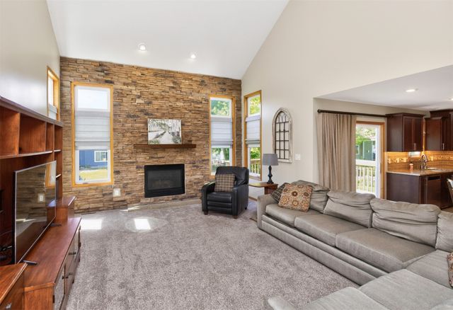 909 NE 16th Street, Ankeny, IA 50021