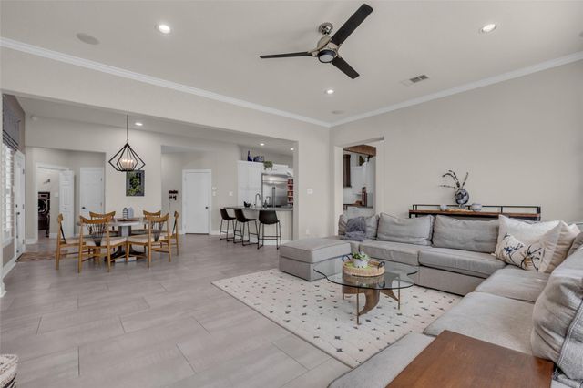 1723 Pampas Trail Drive, Friendswood, TX 77546