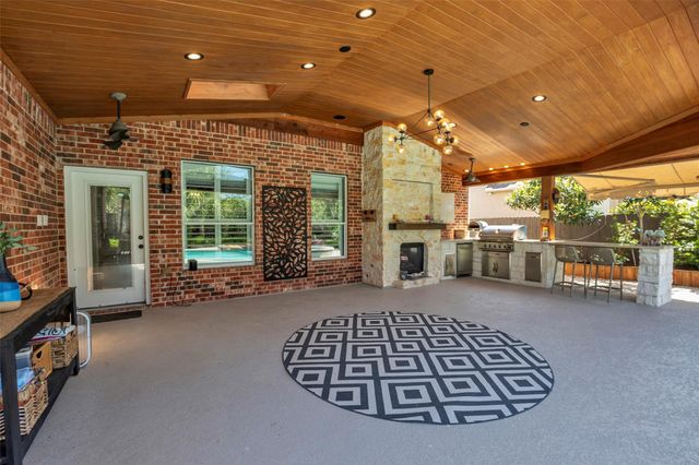 1723 Pampas Trail Drive, Friendswood, TX 77546