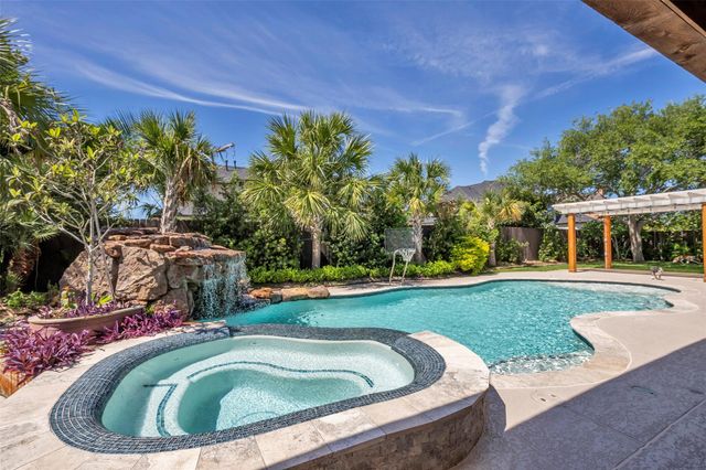 1723 Pampas Trail Drive, Friendswood, TX 77546