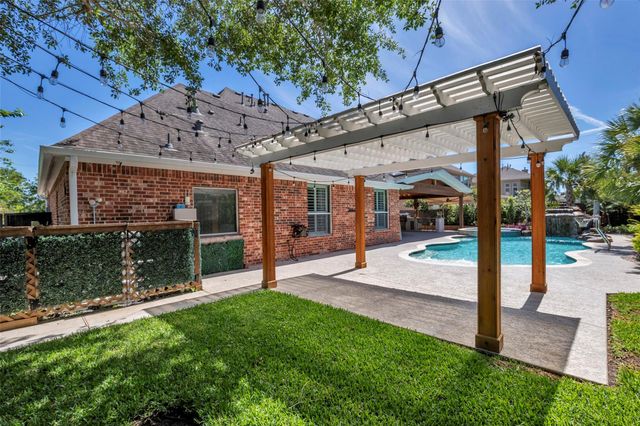 1723 Pampas Trail Drive, Friendswood, TX 77546