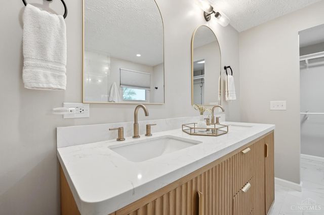 7689 Devonwood Drive, West Chester, OH 45069