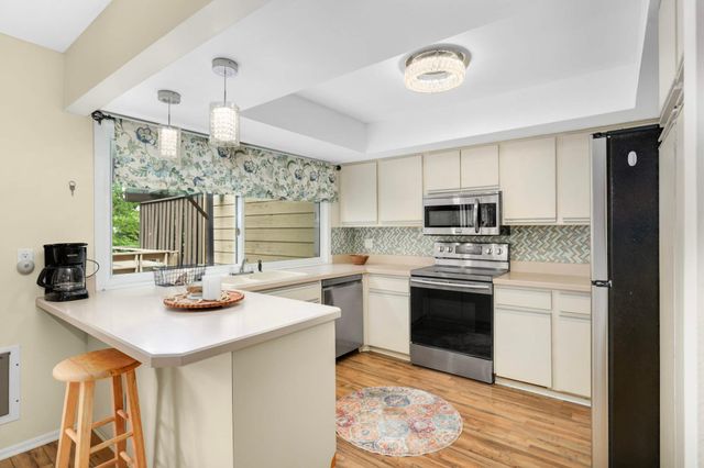 37 Birnamwood Drive, Burnsville, MN 55337