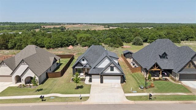 8825 Beechgrove Drive, Arcadia, OK 73007