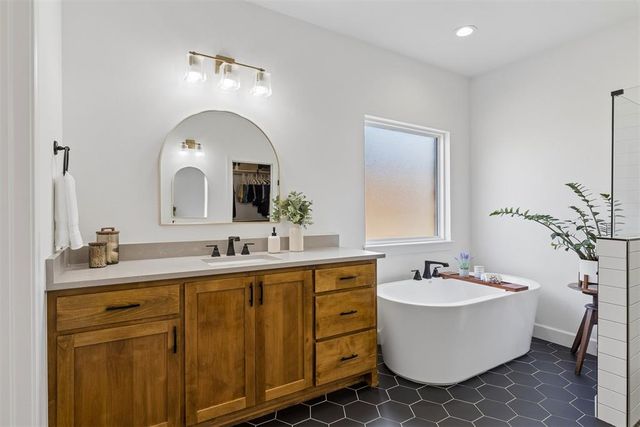 8825 Beechgrove Drive, Arcadia, OK 73007