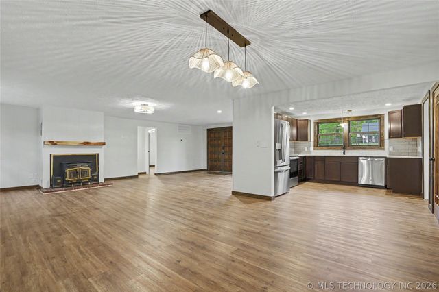 244 Covey Lane, Locust Grove, OK 74352