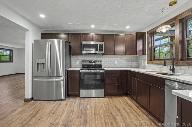 244 Covey Lane, Locust Grove, OK 74352