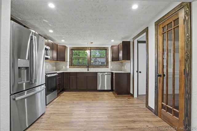 244 Covey Lane, Locust Grove, OK 74352