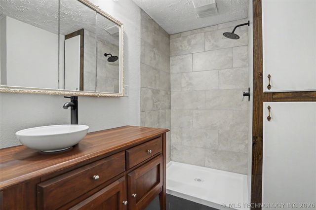 244 Covey Lane, Locust Grove, OK 74352