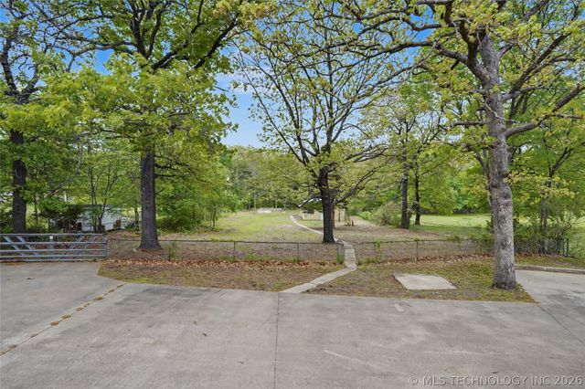 244 Covey Lane, Locust Grove, OK 74352