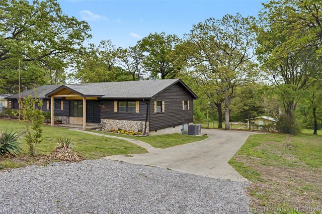 244 Covey Lane, Locust Grove, OK 74352