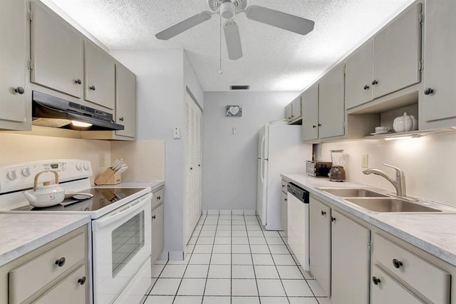 14195 Campanelli Drive, Delray Beach, FL 33484
