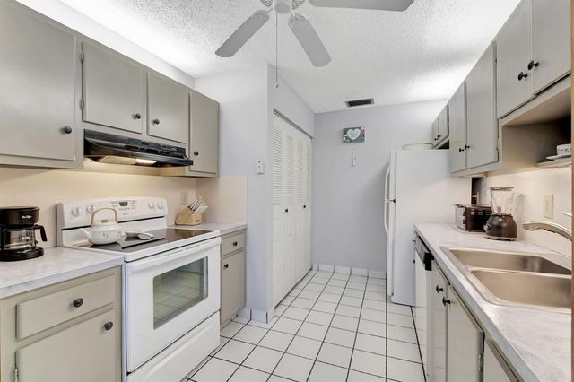 14195 Campanelli Drive, Delray Beach, FL 33484