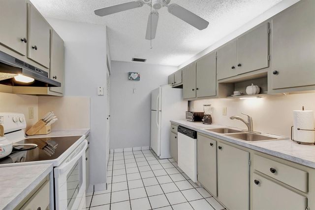 14195 Campanelli Drive, Delray Beach, FL 33484