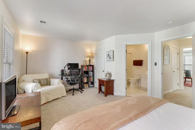 5826 PEARSON LN, Alexandria, VA 22304