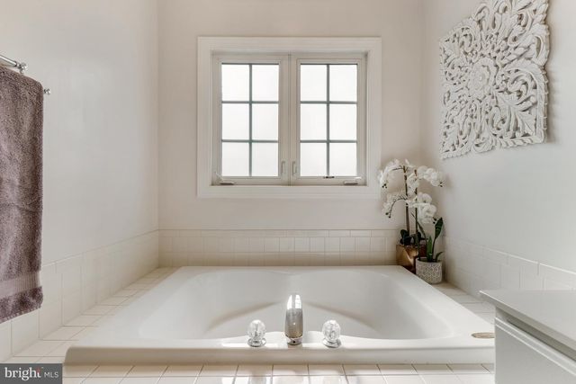 5826 PEARSON LN, Alexandria, VA 22304