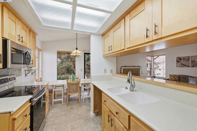 976 Huntington Ter, Fremont, CA 94536