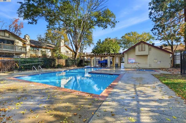 976 Huntington Ter, Fremont, CA 94536