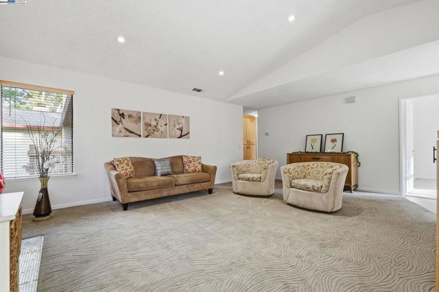 976 Huntington Ter, Fremont, CA 94536