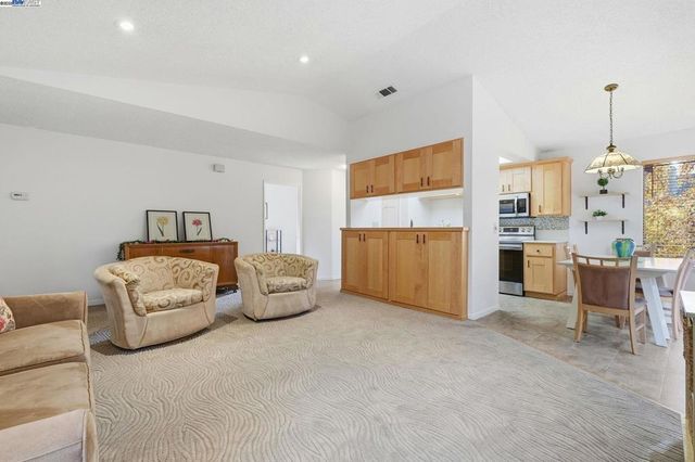 976 Huntington Ter, Fremont, CA 94536