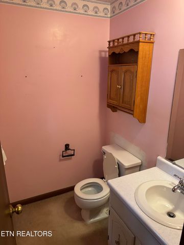 372 Walnut Valley Rd, Clinton, TN 37716
