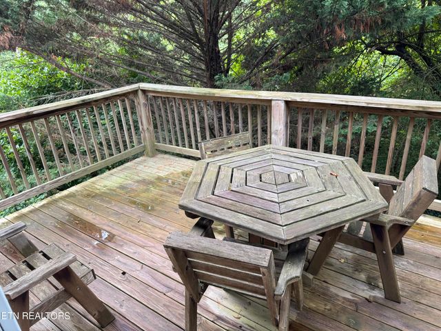 372 Walnut Valley Rd, Clinton, TN 37716
