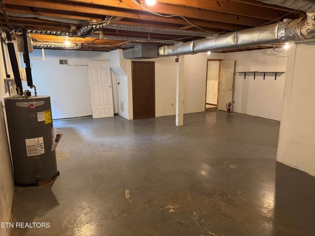 372 Walnut Valley Rd, Clinton, TN 37716