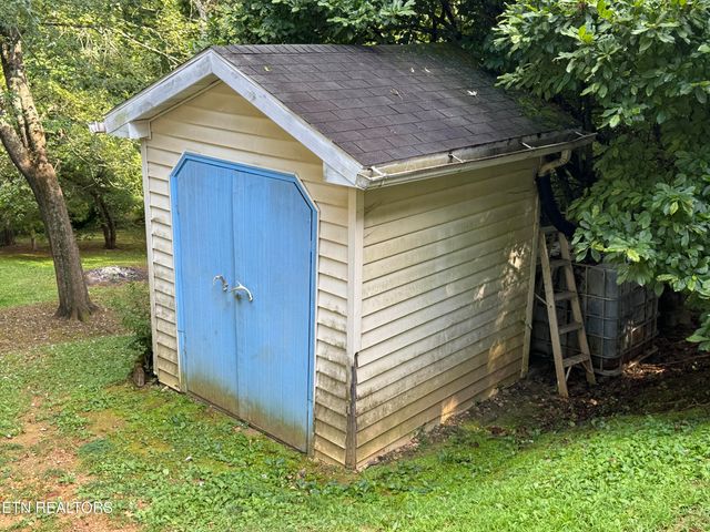 372 Walnut Valley Rd, Clinton, TN 37716