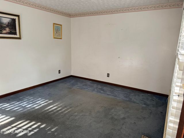 372 Walnut Valley Rd, Clinton, TN 37716