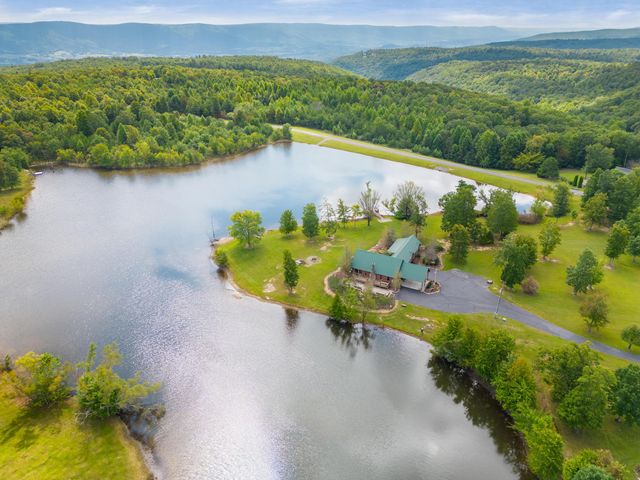 38 Reflection Drive, Dunlap, TN 37327
