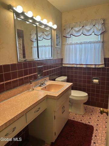 1535 Myron Street, Niskayuna, NY 12309