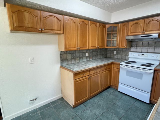 971 N Brookside Drive, Cedar Hill, TX 75104