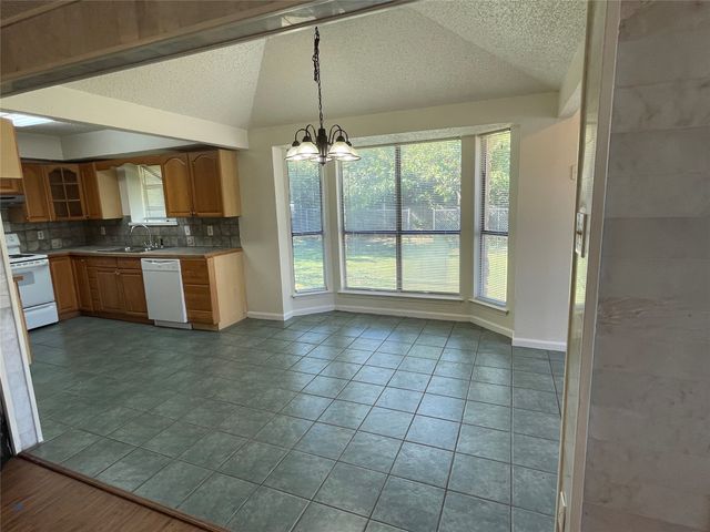 971 N Brookside Drive, Cedar Hill, TX 75104