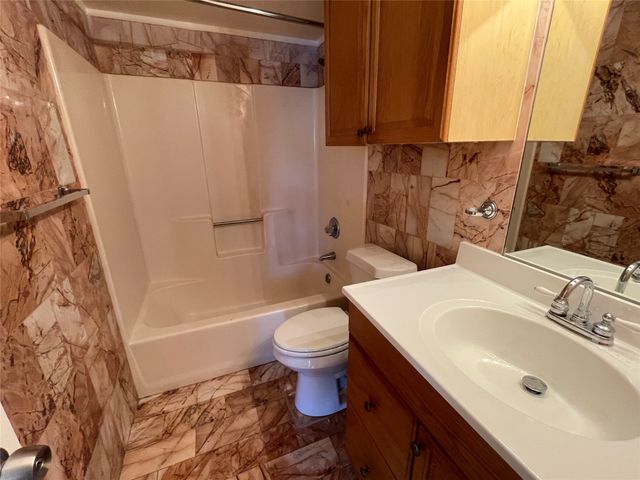971 N Brookside Drive, Cedar Hill, TX 75104