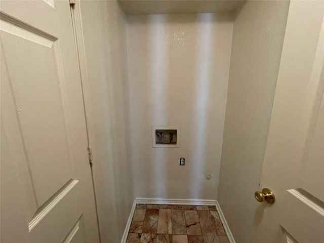 971 N Brookside Drive, Cedar Hill, TX 75104
