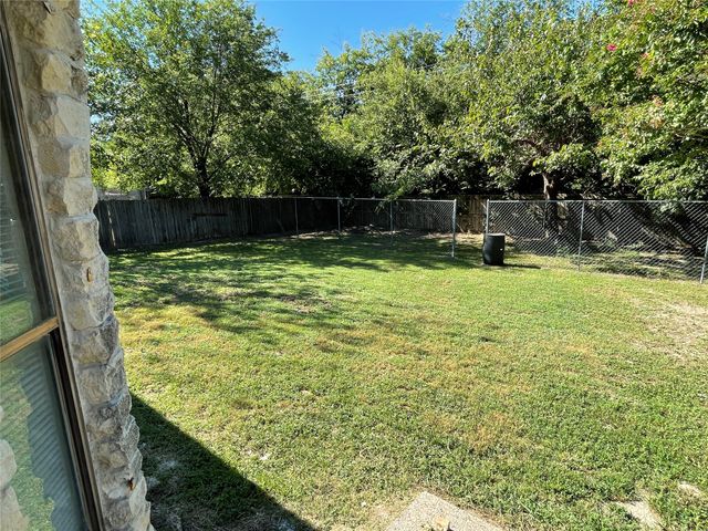 971 N Brookside Drive, Cedar Hill, TX 75104
