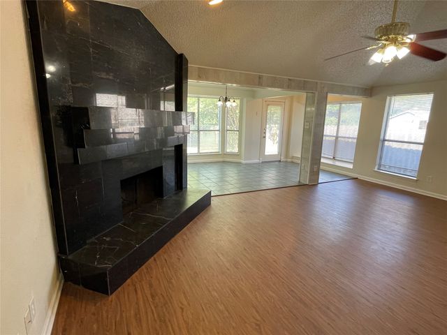 971 N Brookside Drive, Cedar Hill, TX 75104
