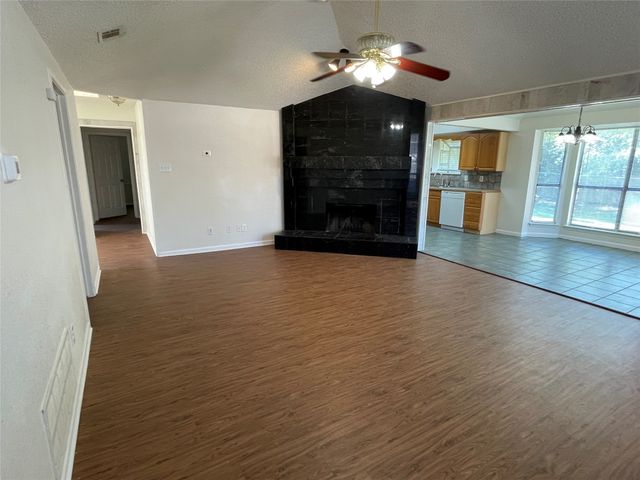 971 N Brookside Drive, Cedar Hill, TX 75104