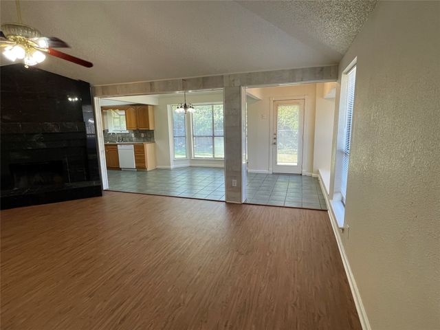 971 N Brookside Drive, Cedar Hill, TX 75104