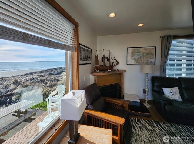 289 Marine View Drive SE, Ocean Shores, WA 98569