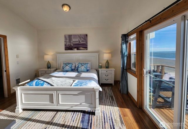 289 Marine View Drive SE, Ocean Shores, WA 98569