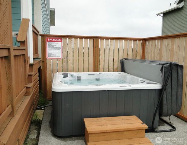 289 Marine View Drive SE, Ocean Shores, WA 98569