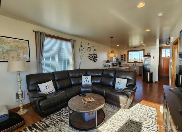 289 Marine View Drive SE, Ocean Shores, WA 98569