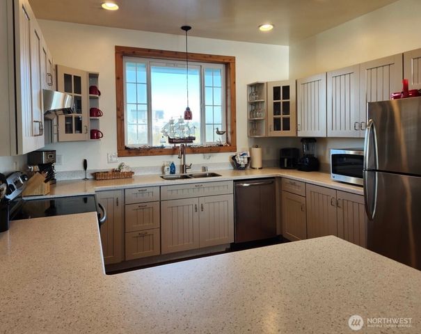 289 Marine View Drive SE, Ocean Shores, WA 98569