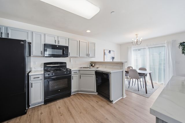 1541 Pauline Circle, Mundelein, IL 60060