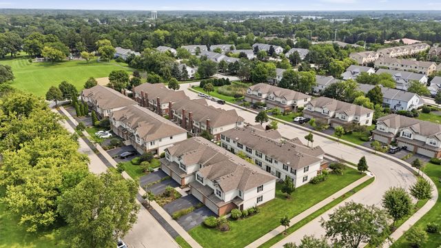 1541 Pauline Circle, Mundelein, IL 60060
