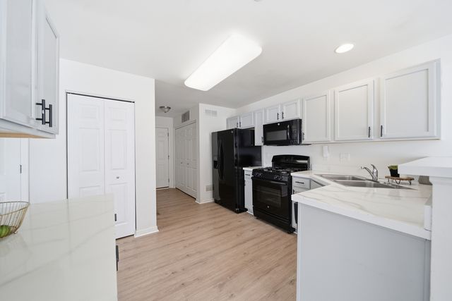 1541 Pauline Circle, Mundelein, IL 60060