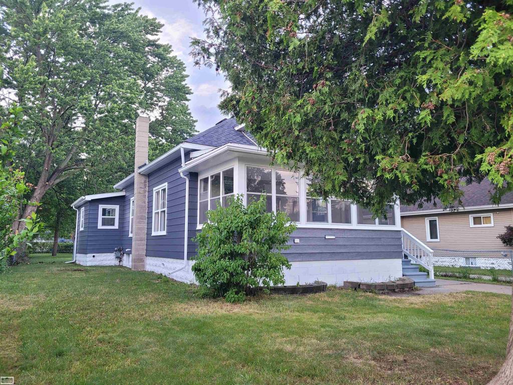 1707 Mcpherson Street, Port Huron, MI 48060